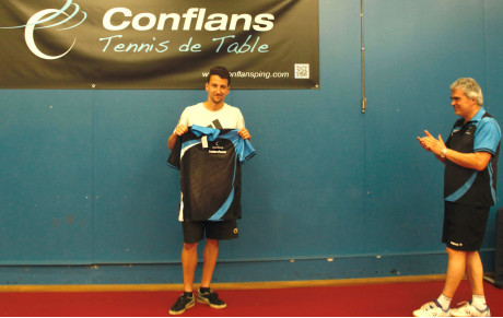 Remise du maillot Président d'honneur au petit-fils de Jean Bernardelli